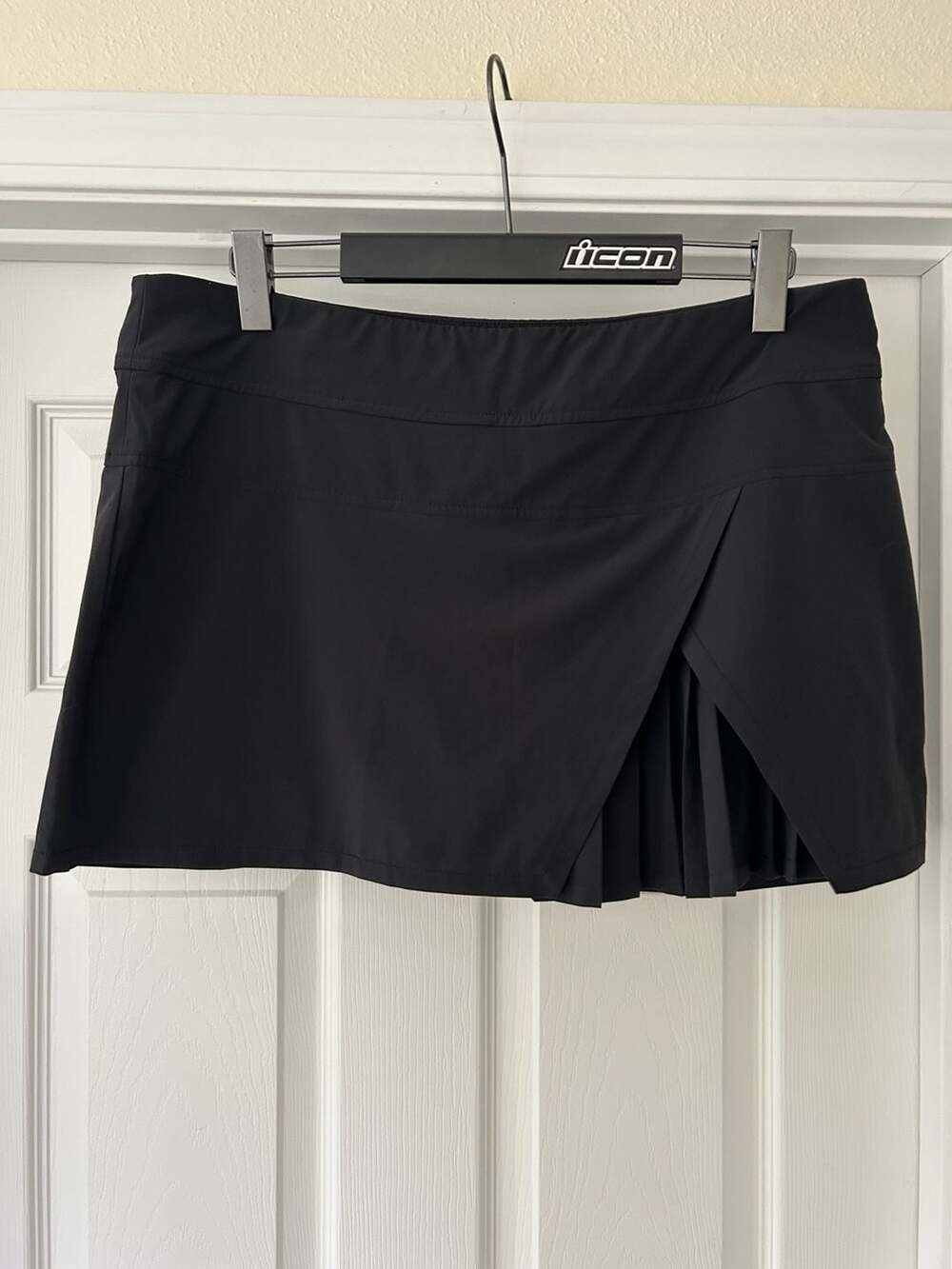 Athleta Black Pleated Athletic Skort Size XL
